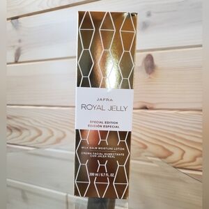 JAFRA Royal Jelly Special Edition Milk Balm Moisture Lotion